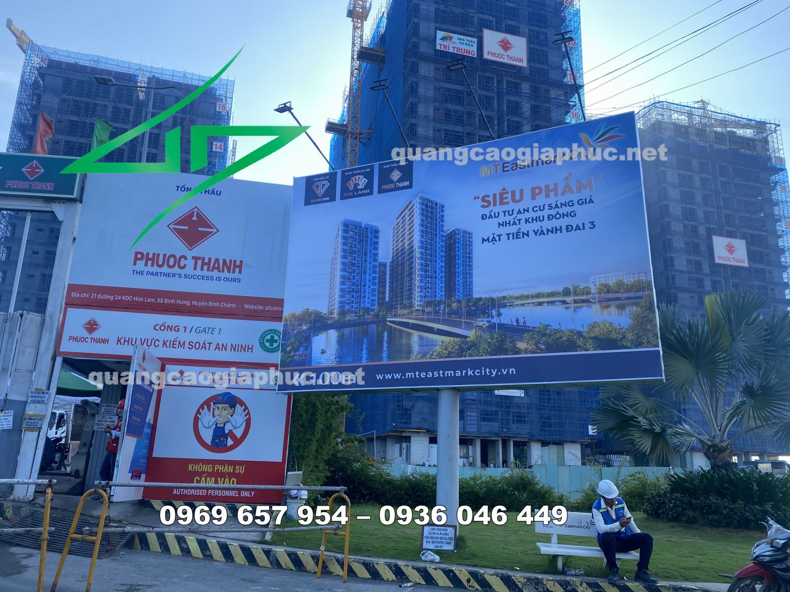 Các biển quảng cáo ở Việt Nam