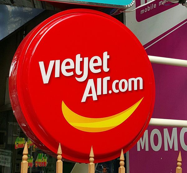 hộp đèn hút nổi giá rẻ