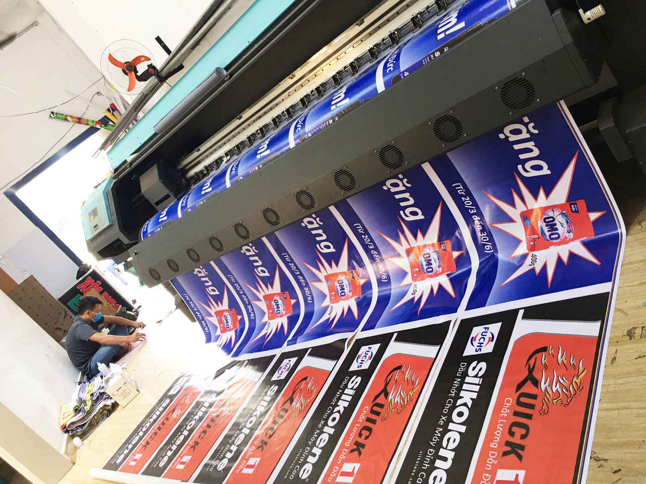 In decal biển quảng cáo